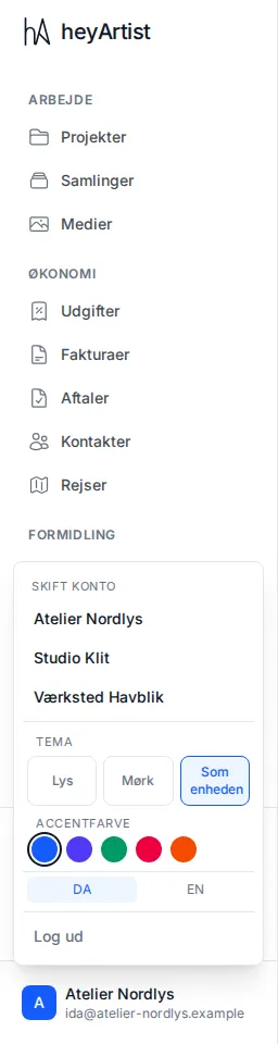 Menuen under dit navn med kontoskift, tema, farve og sprog